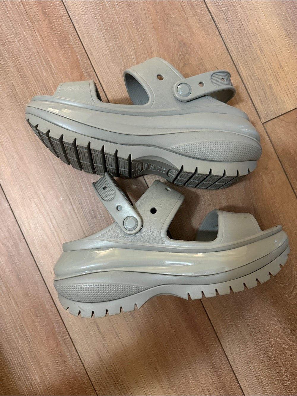 Women’s platform croc sandals - Picture 4 of 7